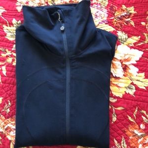 Lululemom zipper sweatshirt. LG